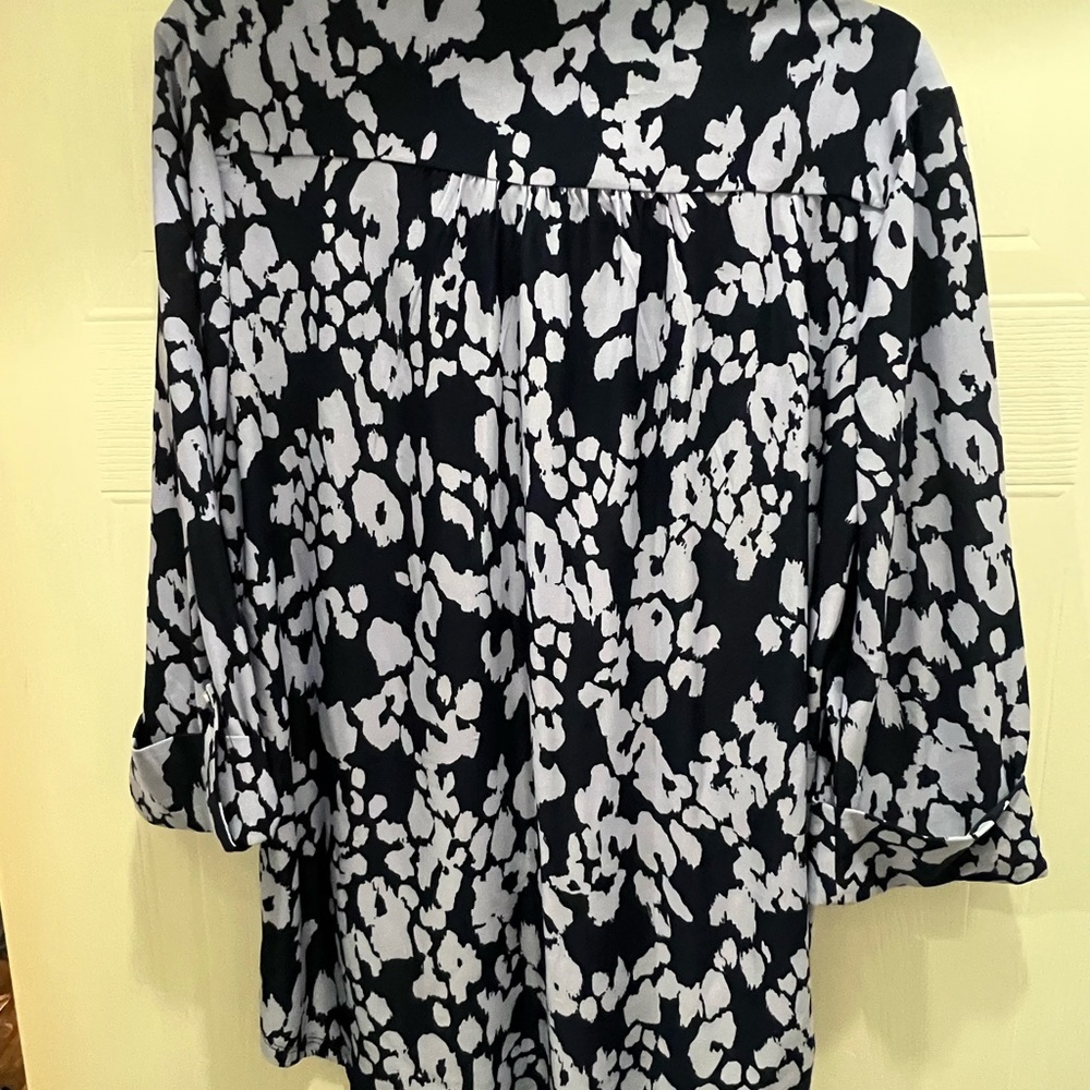 Women's New Direction Navy and Periwinkle Pleated Top Size Large